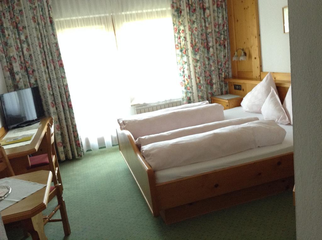 Hotel Garni Almhof Seefeld in Tirol Exterior photo